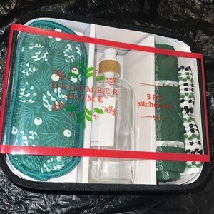 NWT 5pc Green & Black Kitchen Set soap in reusable Bin